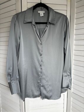 cupcakes & cashmere Silver Satin Button-Down Shirt